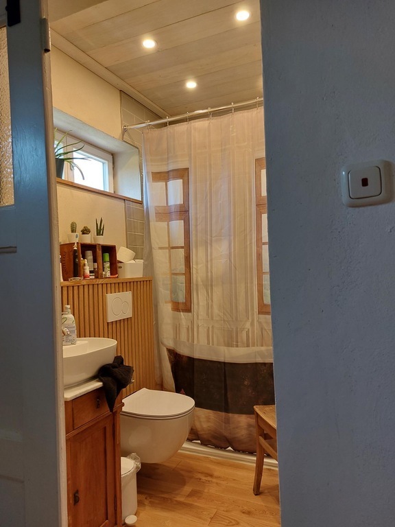 Bathroom, first floor