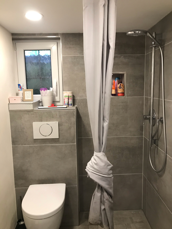 Bathroom, souterrain