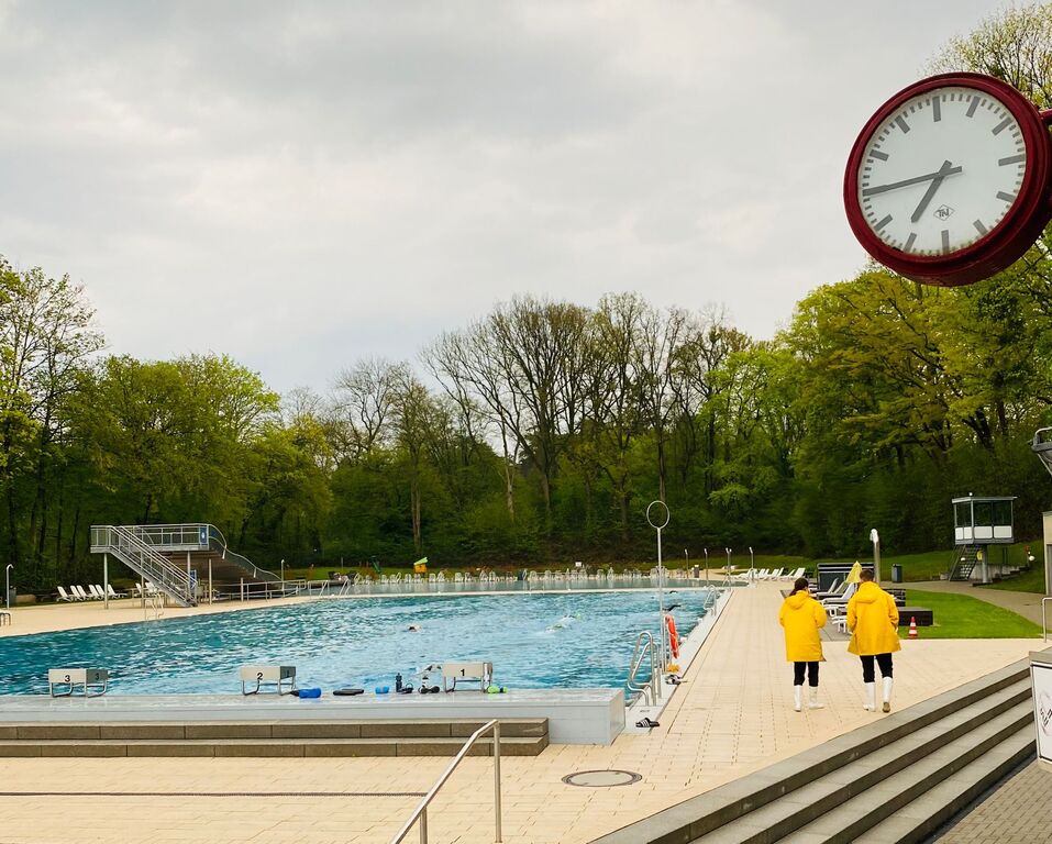 Outdoor pool, Hangeweiher