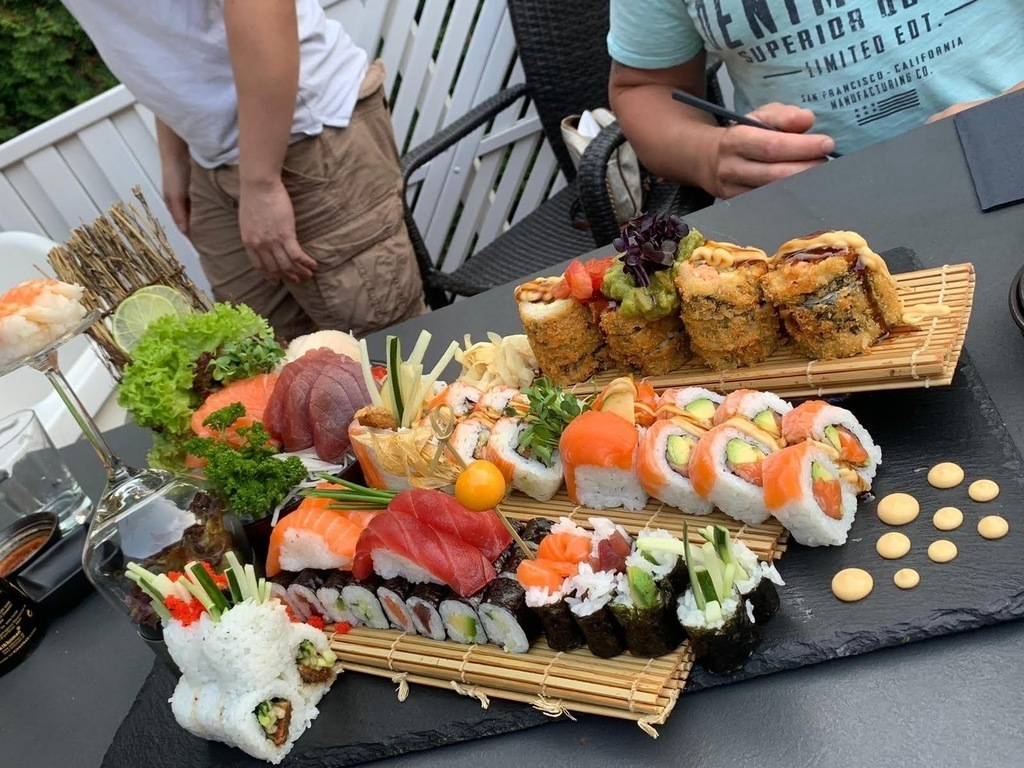 Lots of restaurants in walking distance: Asian, Greek, Indian, Italian, Mexican  kitchen…