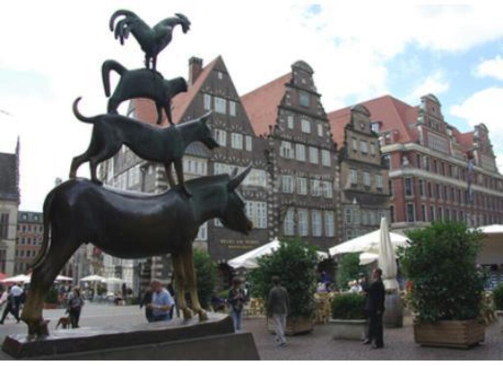 Bremen historic city center (18 km)