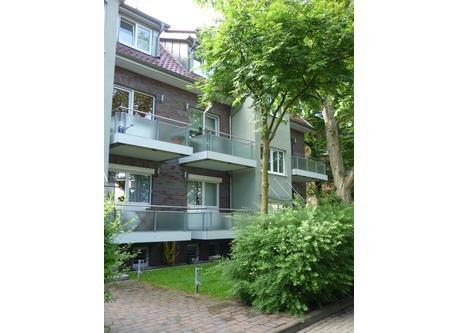 the house was buit in 2004, it was well built, very well insulated, everything works as it should: a good home!