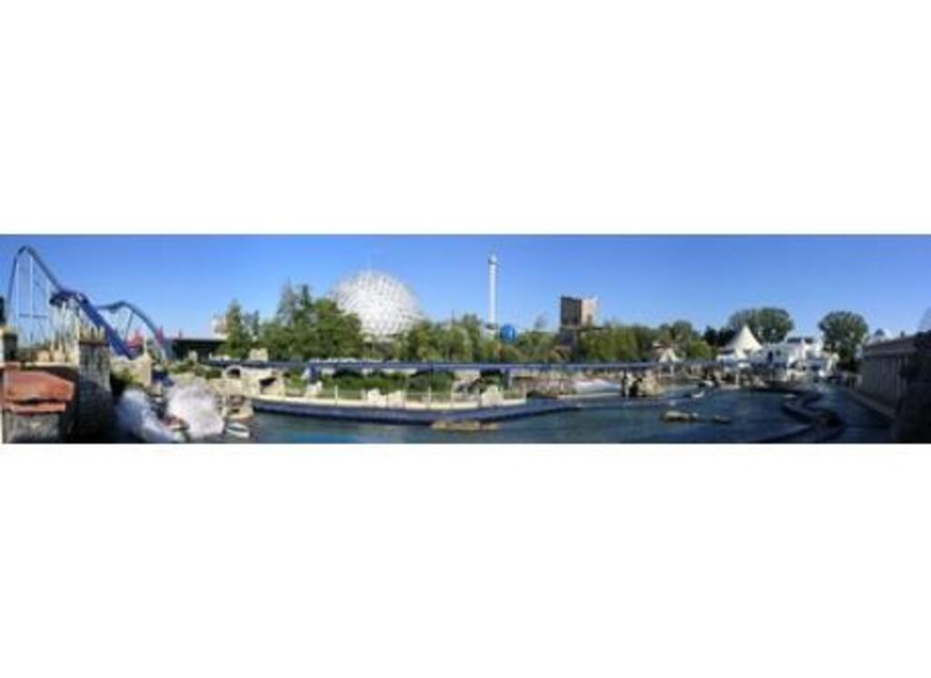 Europapark in 40 km [http://upload.wikimedia.org/wikipedia/commons/d/dd/Europapark_PanoPoseidon.jpg]
