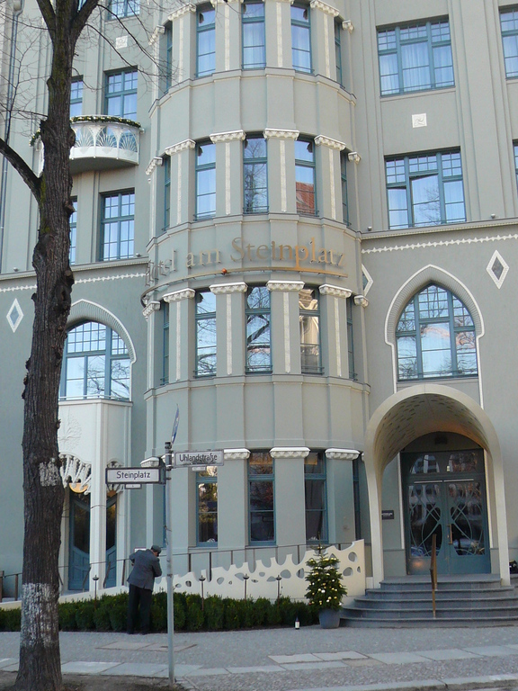 our next door neighbor,the 5 star " Hotel am Steinplatz" . A member of the Mariott group.