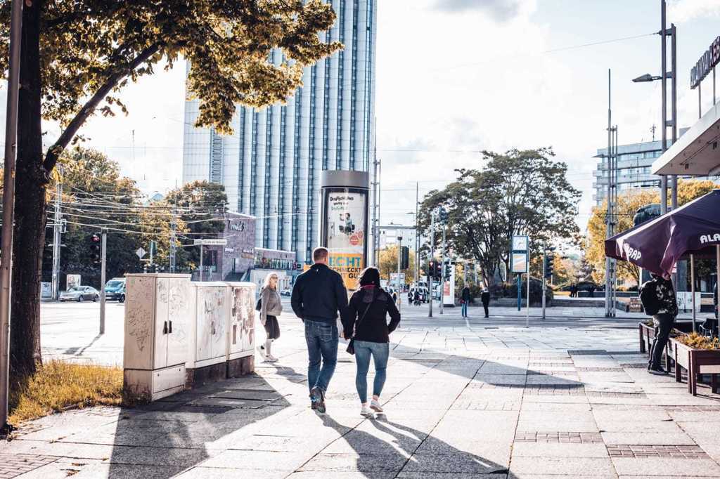 the center of Chemnitz, 26 minutes on foot, 2 km from our house, 5 minutes by bus.