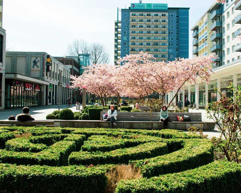 the center of Chemnitz, 26 minutes on foot, 2 km from our house, 5 minutes by bus.