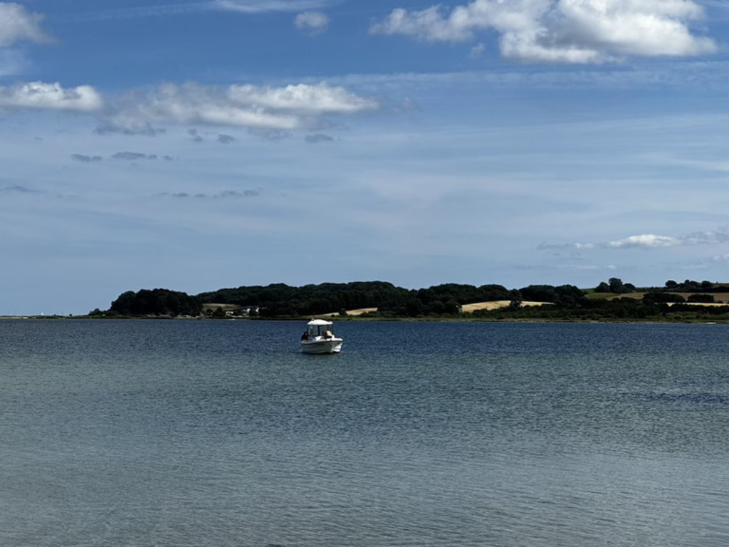Blick aufs Wasser vom Strand von Vemmingbund aus