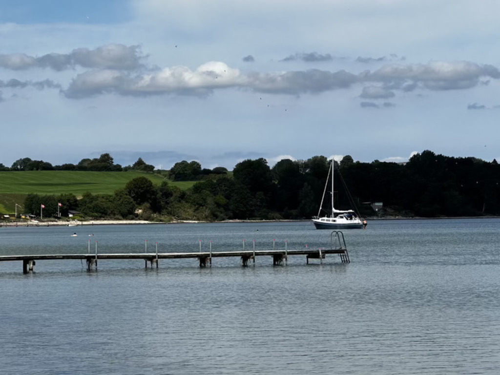 Einer der vielen Stege, die ins Wasser führen