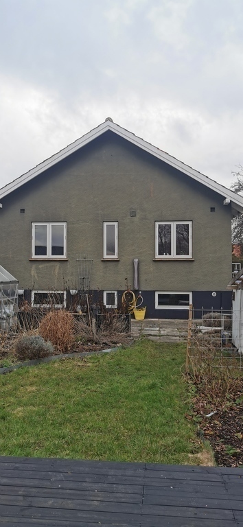 Bagside af huset