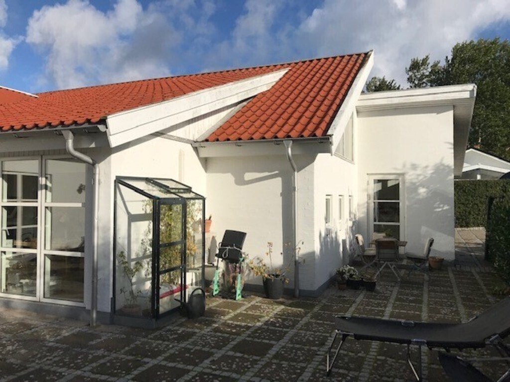the terrace and door to the kitchen