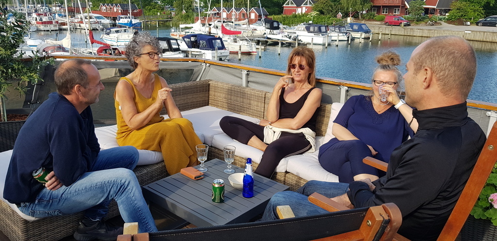 Houseboat: Entertainment area on sun deck 