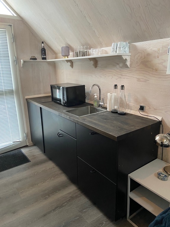 The cabin on land, with extra sleeping places, (10 meters from the boat)