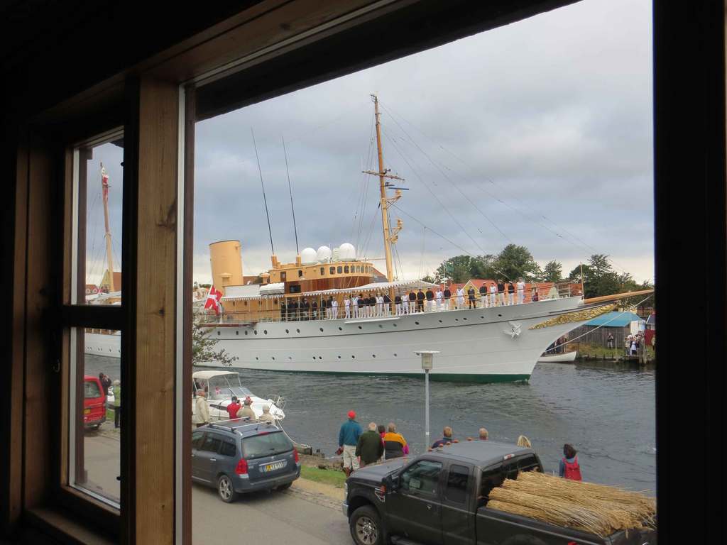 - and when the queen arrives