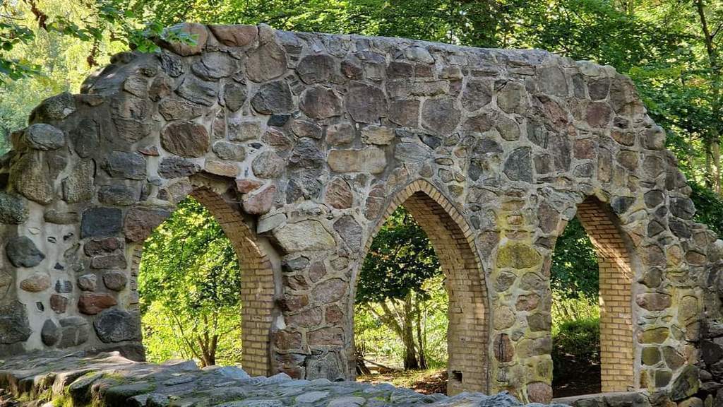 Small ruin in the forest nearby (500 m)