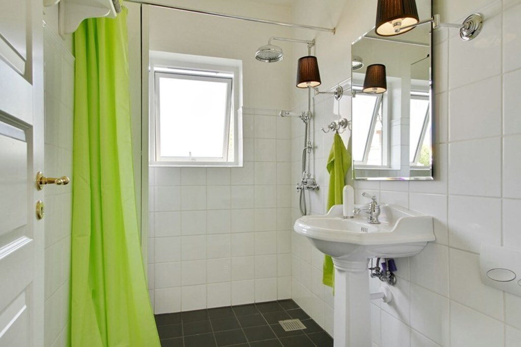 Bathroom groundfloor