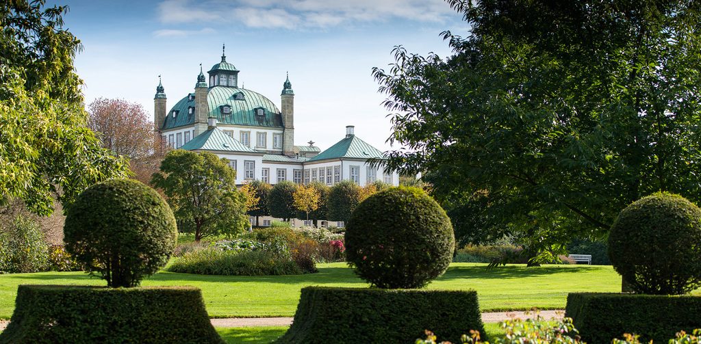Fredensborg Slot (15 min by car or train)