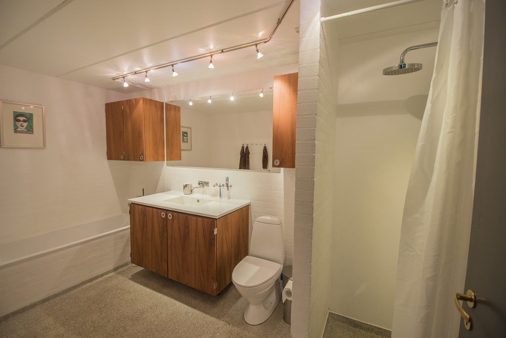 Bathroom next to master bedroom