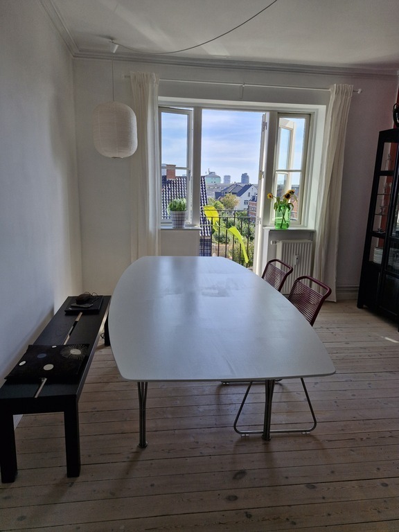 Dining room with balcony 