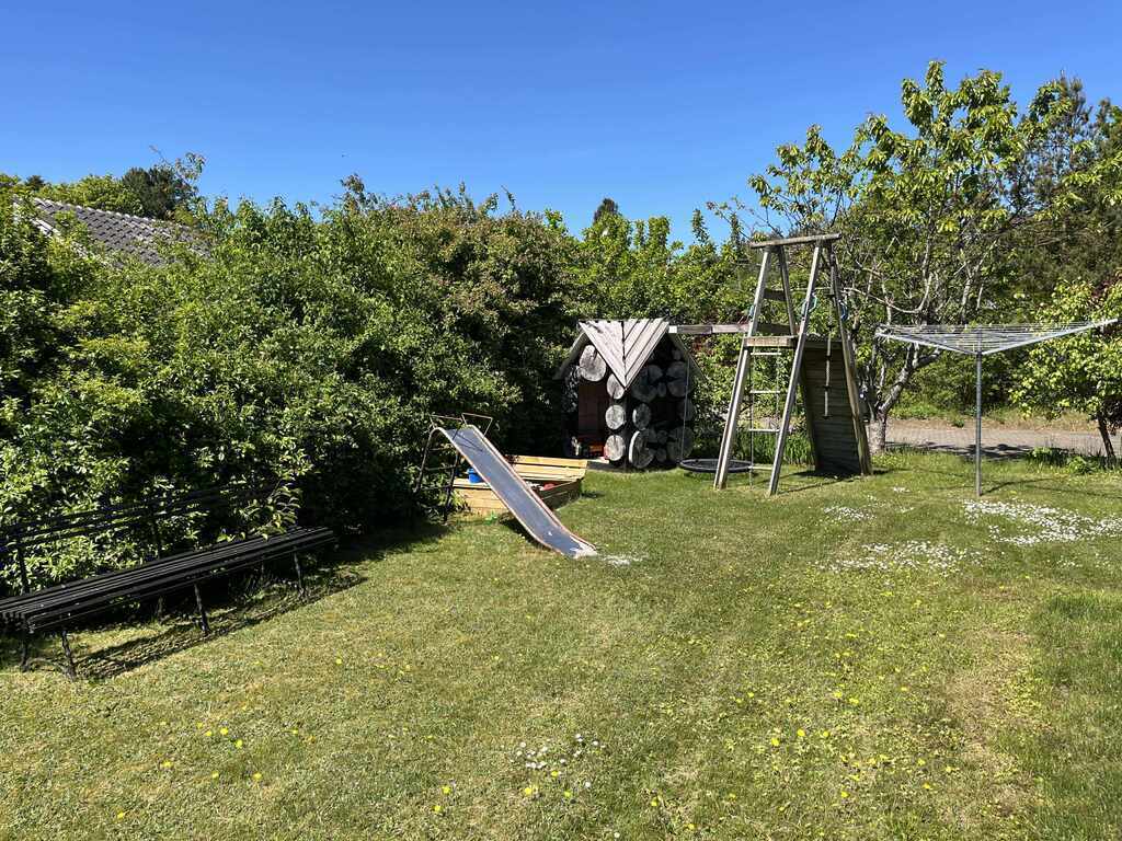 Garden with private Playground