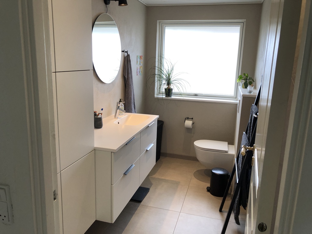 Bathroom, ground floor