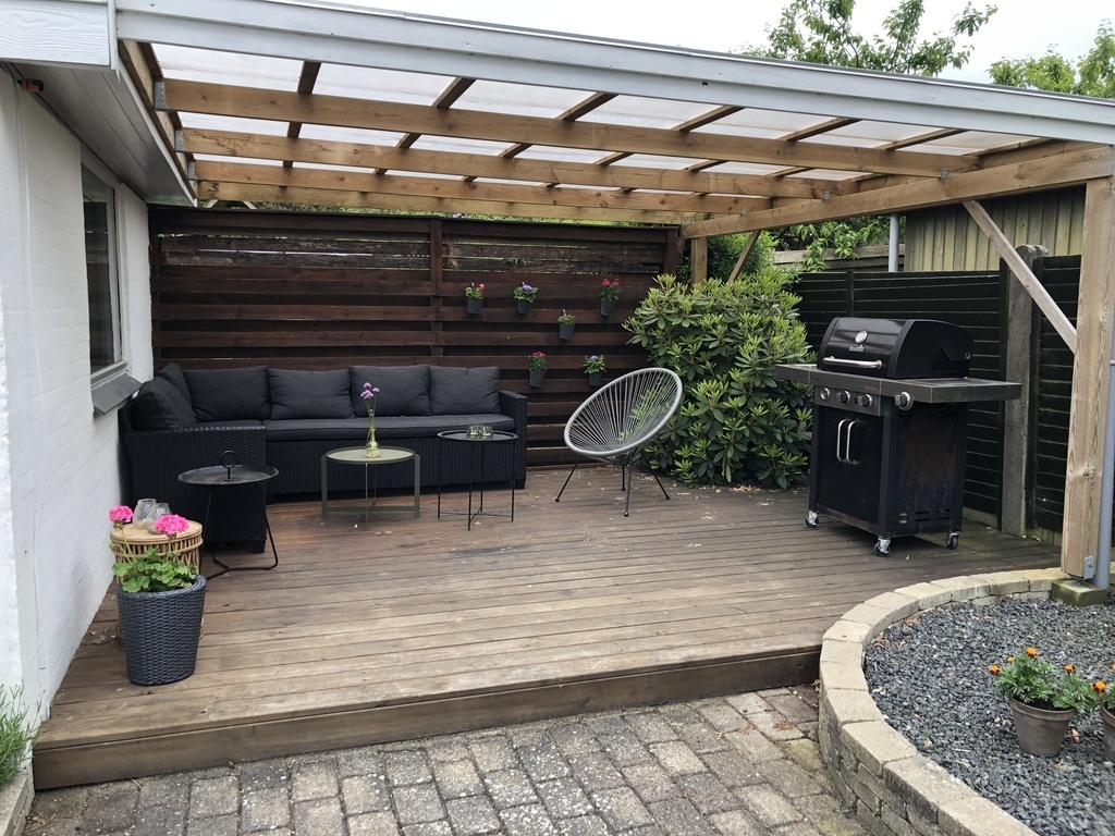 Terrace with lounge and grill