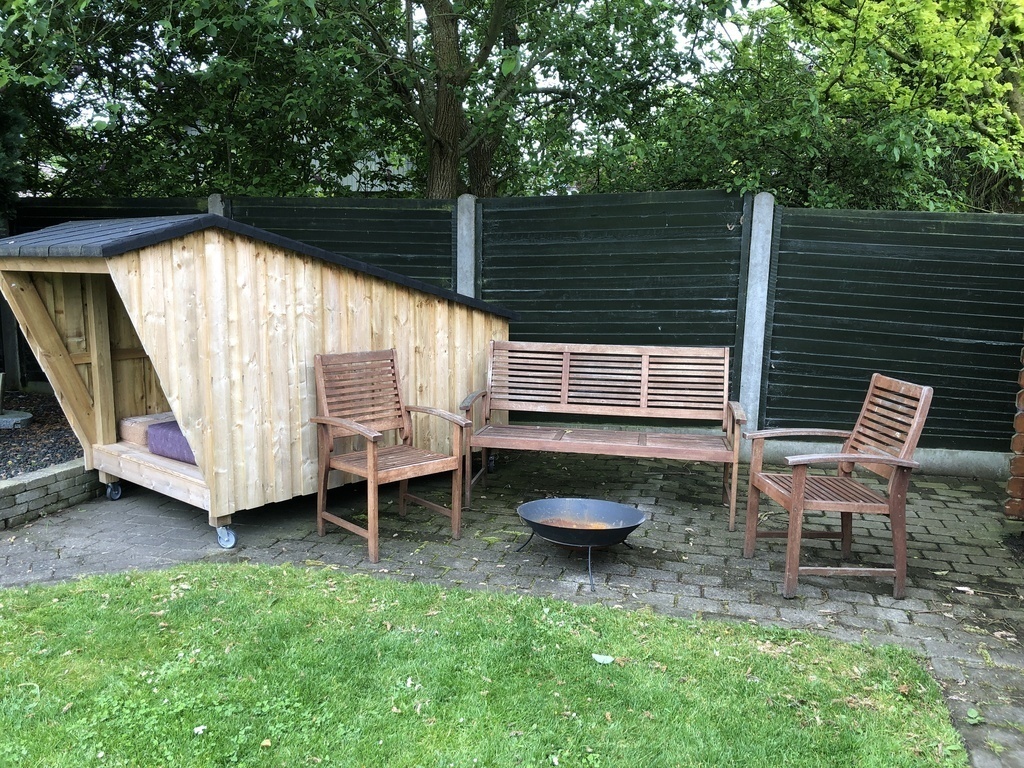 Shelter (1-2 persons) and fireplace