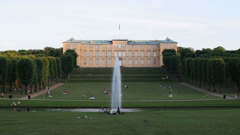 Frederiksberg Castle, 2 km from the apartment, surrounded by a nice park and several cafés.