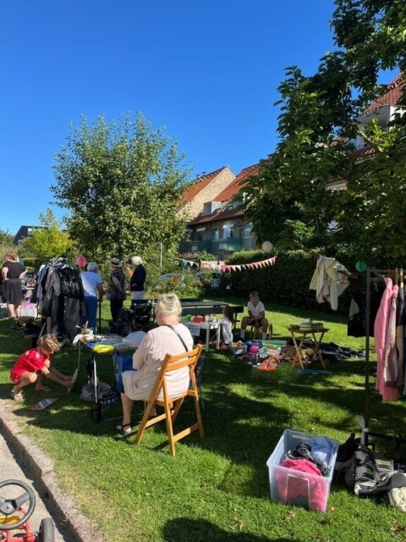 A fleamarket in our common garden