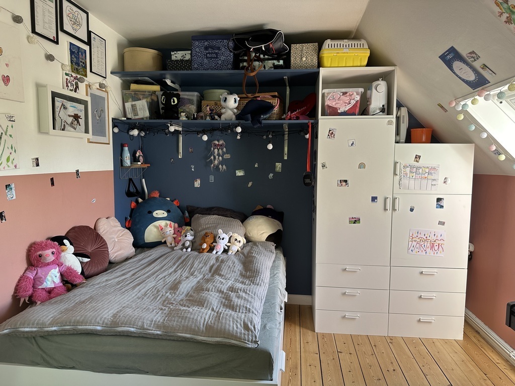 Teenage girl bedroom 