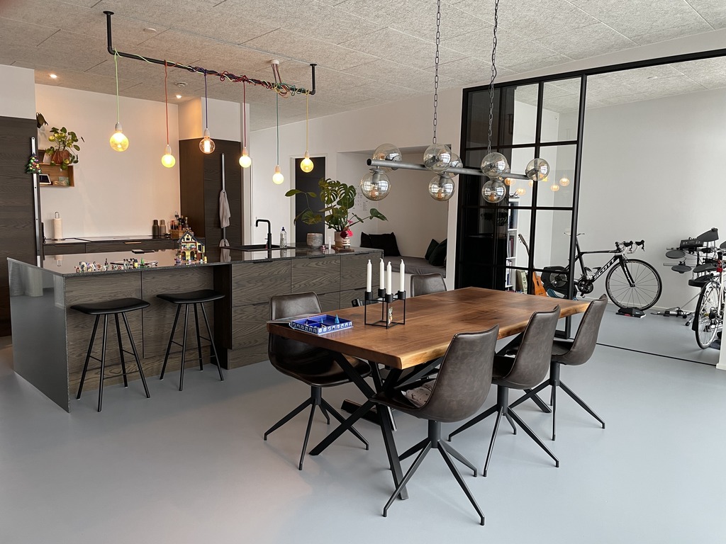 Kitchen, dining area