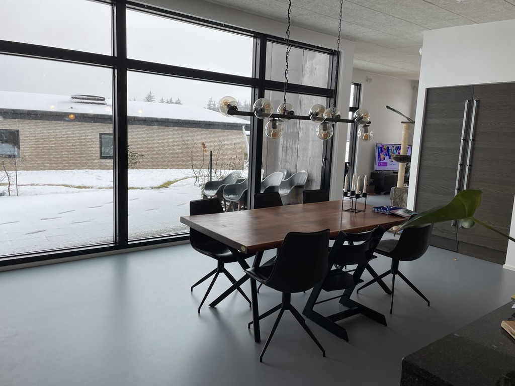 Kitchen, dining area