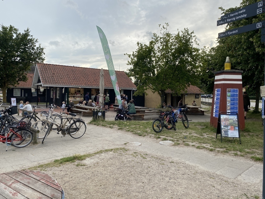 I og omkring Røvig havn