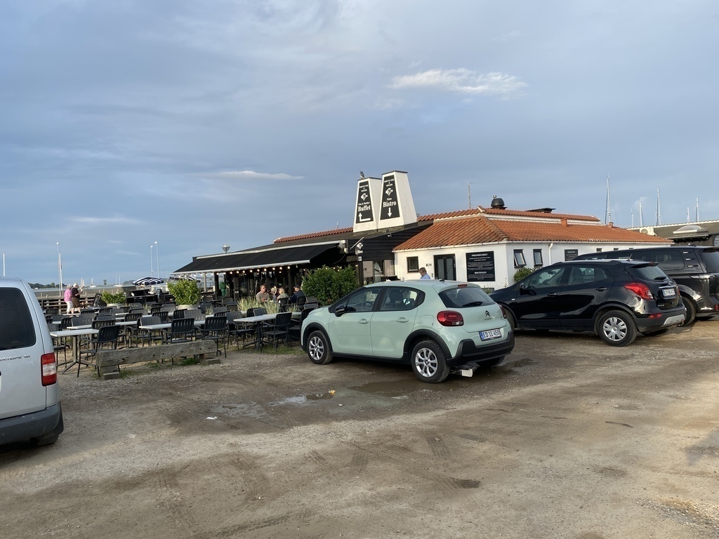 I og omkring Røvig havn