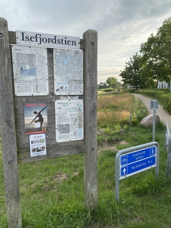 I og omkring Røvig havn