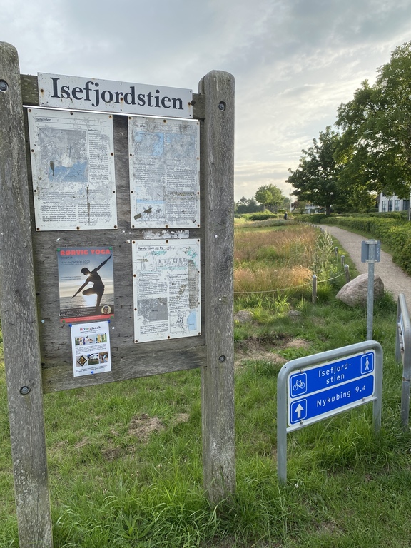 I og omkring Røvig havn