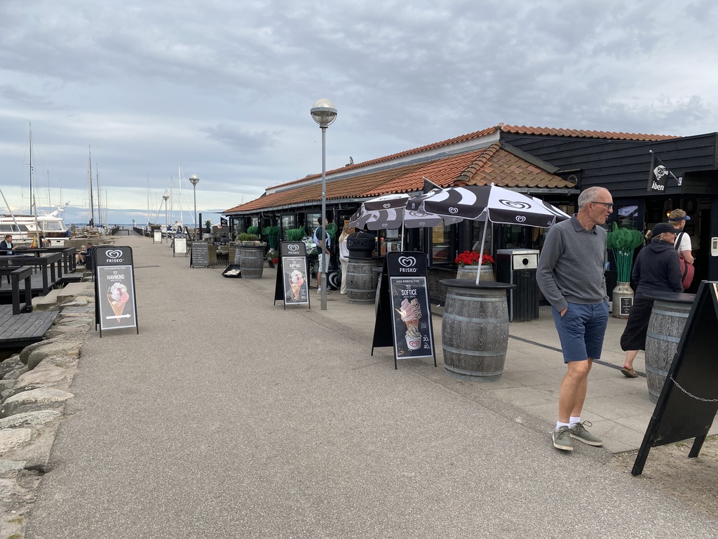 I og omkring Røvig havn