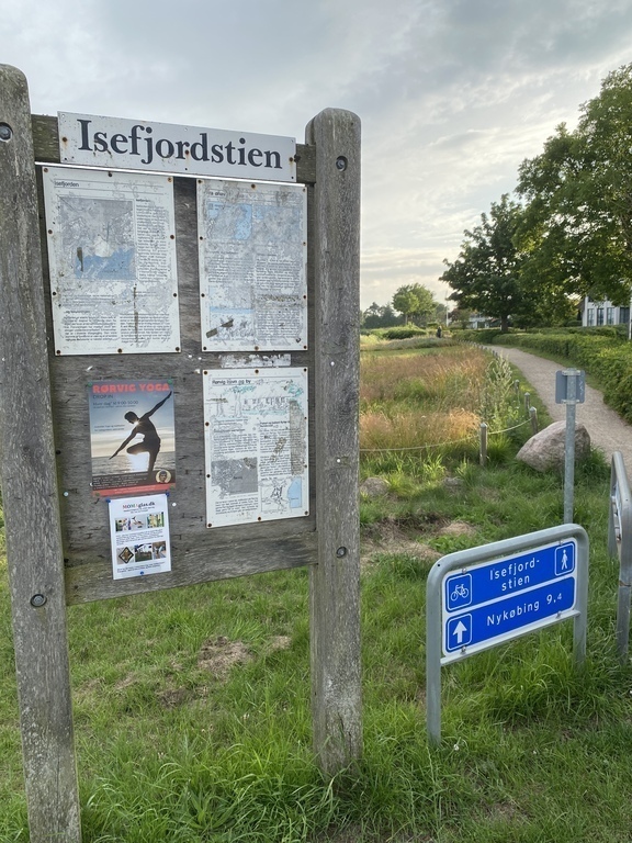 I og omkring Røvig havn