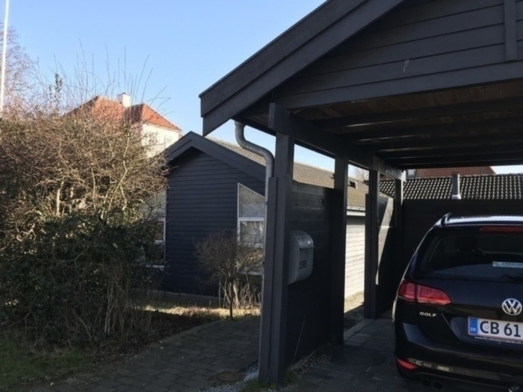 The carport and our VW Golf Stationcar