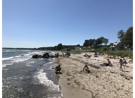 Snekkersten Beach (5 min walk)