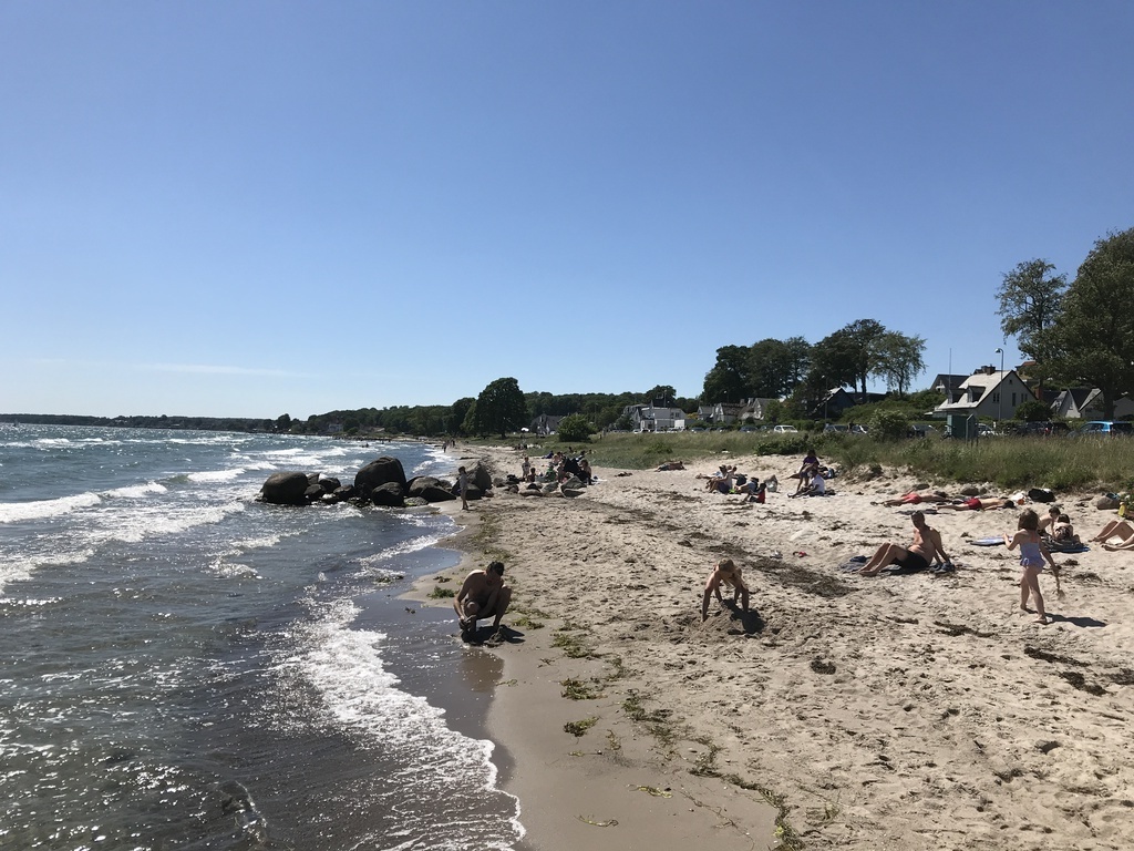 Snekkersten Beach (5 min walk)