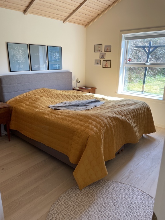 Main bedroom, bed 180 x 200 cm 