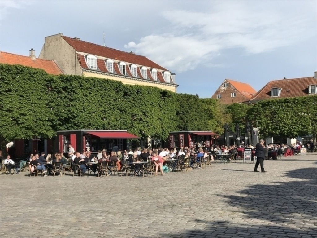 Cafes with outdoor seating in Elsinore