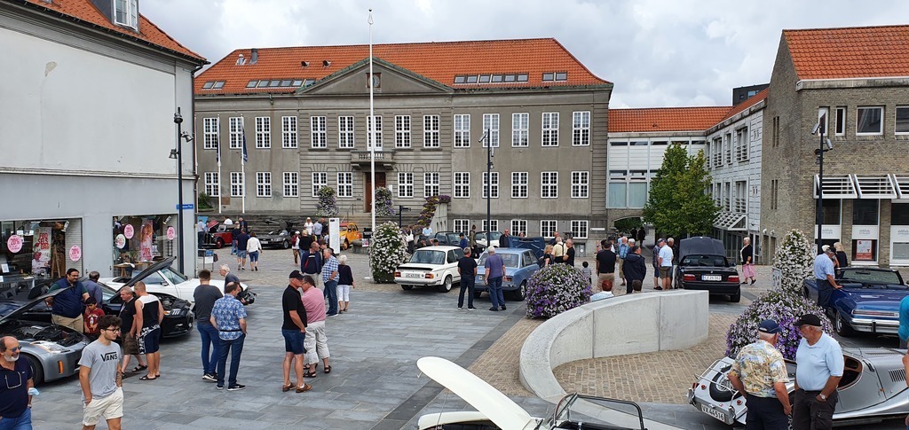 Saturday Cars and Coffe at Town center (11-12)