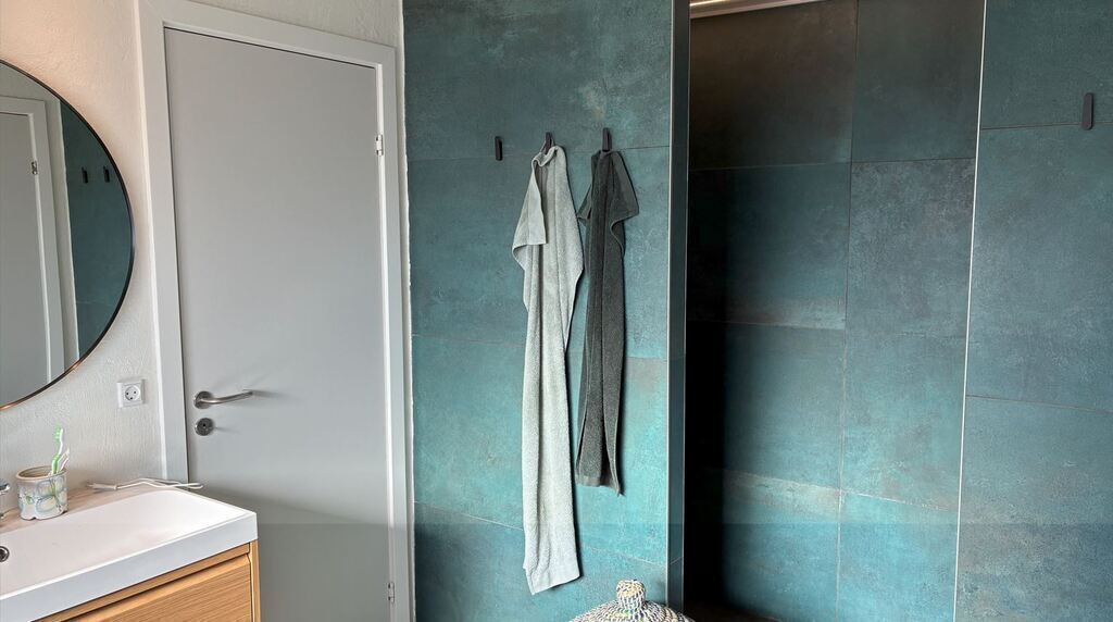 Bath room shower booth