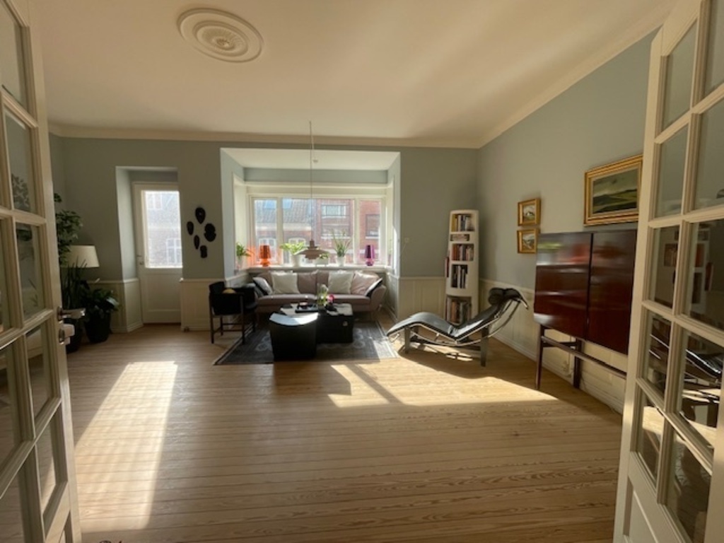 Door opening into the livingroom