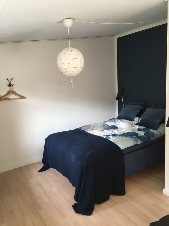 Second bedroom (kingsize bed) - when not houseexchanging used for AirBnB