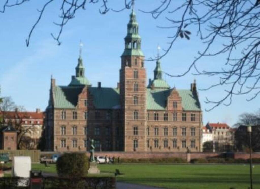 Frederiksborg Slot (Hillerød) ½ hour drive