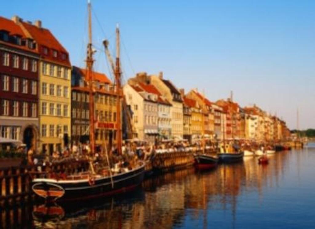 Nyhavn - Copnhagen 45 km