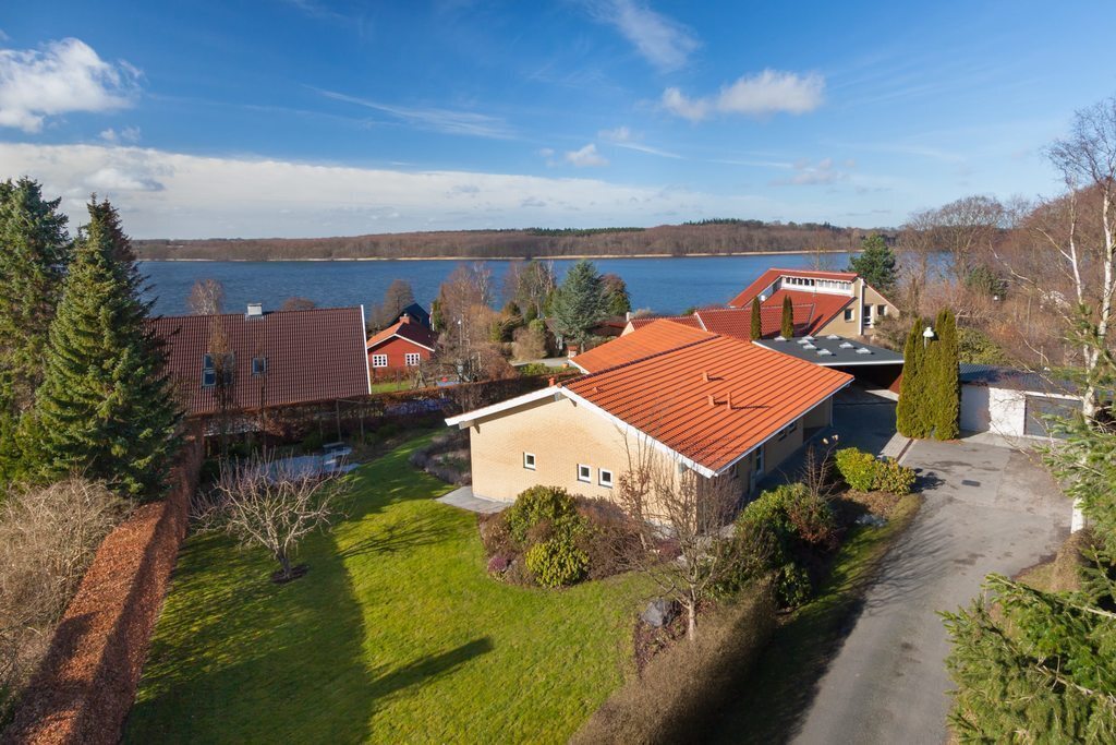 House facing the lake