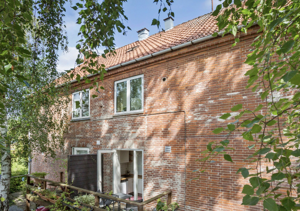 The house seen form the back - my balcony is here.